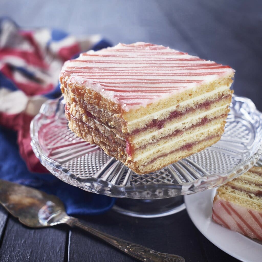 伊丽莎白海绵 - 白金禧年庆祝蛋糕